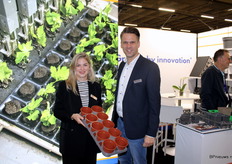 Ivana Jongbloed and Ronald van Riel of van Krimpen bv Van Krimpen's The Ten counts shuttle tray was developed especially for the US and Canadian markets. Made from recycled material.