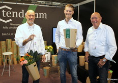 Jeroen Appels, Jeffrey van Dooijeweerd and Stef Hofstede of Tendemm. Holding the Tendemm bucket. Reusable, waterproof, sustainable and can go with the waste paper.