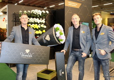 Leon Kuijt, Erwin van Luijk and Niels van Wijk of VannoVa. At the fair both a new cover and new box for the flowers.