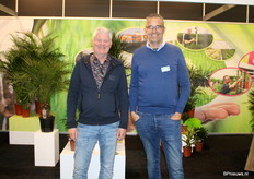 William Fransen of VDA Plant and Ron van den Bosch. They cooperate a lot, that's why they share a stand.