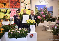 Rosa, Anders and Harley absolutely delighted with the IPM Neuheit 2025 award for their Rosa Loves Me 'Under the Stars' cut rose.