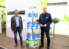 Frank Wallenhorst and Jurgen Gerdvordermark of Gartenbau Kotterheinrich - Hortensienkulturen, alongside the new Bloomulus hydrangea