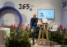 Paul Borsboom represented 365 Days of Flowers