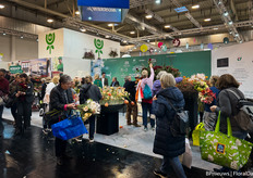 and of course visitors were very happy to take the flowers home at the end of the fair