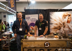 Wilfred Ruitenberg of Vivelafleur and Sido Fokkema of Agrowool, an alternative to floral foam