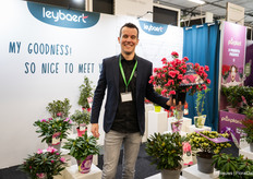 Silas Crezee of Leybaert with Hortinno's Fuchsia Cascadula