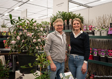Ronald and Joanne of Kwekerij Roos next to the fragrant Daphne which is getting a lot of attention at the fair