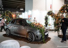 Italy = flowers and cars