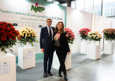 Filippo Faccioli of Myplant & Garden with Deborah Ghione of NIRP. They talked about how more and more cut flowers, including from Kenya and Ecuador, are being on display at the fair.