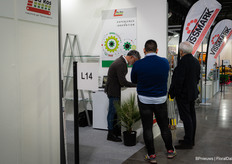 Conversations in Da Ros's booth