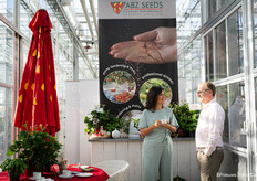 Ann Jennen (Fleuroselect) talking to Marc van Wanroij in 'the kitchen' of ABZ Seeds