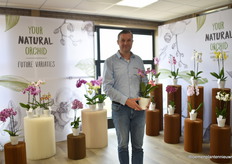 Mark Freke with a phaleaopsis from the Flower Symphony range. In the back left the future varieties and on the right the standard range.