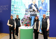 Markus Fischer, Sven Hoping, Alina Lammerding and Ralf Harnisch of Pöppelmann, alongside the new thermoformed VCL/VCM pot series
