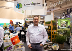 Dolf Verbakel of R. Moerings Waterplantenkwekerij