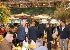 At the stand of (Landgard) it was pleasant. A great meeting place at the fair for years.