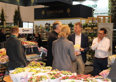 (Queen)'s presentation looked fine at FloraDania's stand.