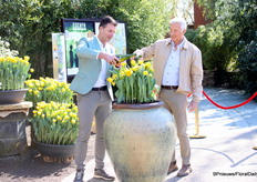 But of course, we can't have a new tulip without the baptism! The official baptism moment