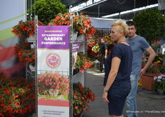 Visitors looking at the Begonia boliviensis collection of Benary.