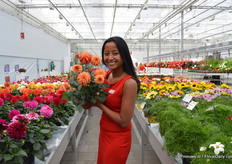 Sirekit Mol of Beekenkamp with the Labella Grande Dark Orange van Beekenkamp..