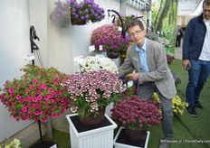 Paul W. Jackson of Channel Island Plants. The breeder from Engeland was also hosted by Moerheim New Plants