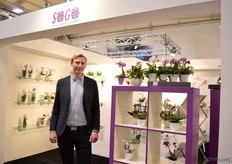 Niels Clausen of Gaarslev. He is standing in the booth of SOGO. This company is now acquired by another Danish company and will soNiels Clausen of Gaarslev. He is standing in the booth of SOGO. This company is now acquired by another Danish company and will soon be renamed. on be renamed.