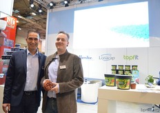 Ronald van Dijk and Björn Steining of Henke Kunstoffe. Steining is holding their new 10,5 cm pot,which is increasing in popularity. According to van Dijk, this pot is successfully being used for kalanchoes by Slijkerman Kalanchoe in the Netherlands.