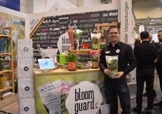 "Alexander Könnecke of Weber Verpackungen. Weber is quite new in the market. At the end of 2013, they started to think about their production process as they had to re-build their packaging machine. They decided to start producing paper and film sleeves. Besides the fact that these sleeves are more environmentally friendly than plastic sleeves, they are also decorative. "Through the film (which protects the flower), one can see the flower. And when it is at home, one can easily remove the film. Then the pot is nicely decorated with the paper", he says."