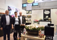 The team of Rosa Danica. The grow potted roses. At the show, their scented potted rose, RosAroma was in the spotlight. Around the RosAroma, they put four other scented potted roses in the black boxes.