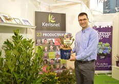 Gaël L'Hour of Kernisel holding the Magical four season hydrangea. Several of Kernisels growers are growing this brand. Kernisel is a French cooperation that consists of 23 outdoor and 11 indoor plant growers.