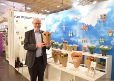 Knud Elmer Jørgensen from HASSØ showing the environmental Knud Elmer Jørgensen from HASSØ showing the environmental friendly paper sleeves.