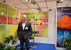 "Alexandro Bock of Diem Hibiscus. They breed the hibiscus in Italy and Tahiti. The young plants are being produced in Italy. This year they added the "Red of Dreams"(on the right) this variety will be available to the growers the end of spring."