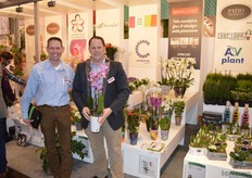 Volgend jaar vliegen er op de IPM vlinders van Butterfly Orchids rond, belooft Chris Biesheuvel. We gaan het meemaken! Hier samen op de foto met Hans Bof. Chris Biesheuvel together with Hans Bof. Many guys form the sales support department of FloraHolland, together with many growers, were present at the fair.