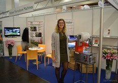 Rowy Beerepoot from Potveer. The company, which produces machines for the floriculture industry, presented an new binder. The machine is more silent then its predecessors and can contain up to 6 kilo's of elastic.