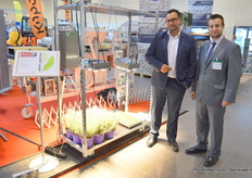 Tomasz Braczkowski, ower of Spectro Light and specialiced in manufacturing led lights for growers, is represening something special : in his words, this Xplosion 550 module is a true 'game changer'. On the right Michal Klobus from Royal Brinkman, distibutor of Tomasz' led modules.