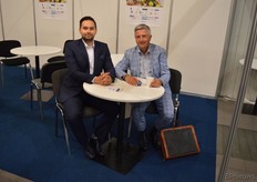 The gentlemen Adrian Nowacki and Peter Janmaat of Celieplant & Bouquetnet are checking out the exhibition.