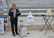 John van der Meer, Prins Group, telling about continous ridge ventilation.