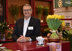 Gerard van Went shows us a golden oldie, the Strong Gold tulip. He also showed a couple of novelties, like their new lilies Fedora, Bacardi and Eldoret.