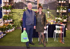 Piet Segers and Loes Beelen of IAA 'International Airfreight Assosiates' visiting the booth of Van den Bos Flowerbulbs.