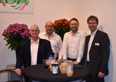 Rene vd Kamp, Gerrard Lentjes, Ed Breedeveld & Thomas Klapdor with Armada / Deconova showed their decorative pot chrysanthemums, mainly popular in China / India.