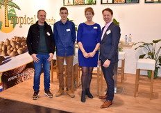 Lots of interest for the seeds of Aardam Tropical Seeds. On the photo Anton Spruit, Stef den Brave and on the right Annette and Arthur Spruit.