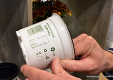 Plant passport on a Desch pot.