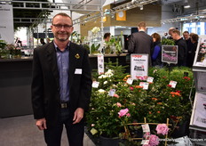 Lars Olsen of  Dan Roses showed his new Christmastree and grafted roses.