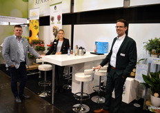 Don Bruinen and Nathalie van der Vlist of grower Apartus, with on the right Marco van Leeuwen of Air So Pure