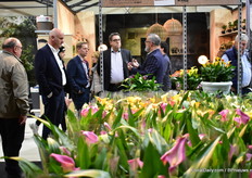 Romeo Sommers (on the right) talking with visitors. 
