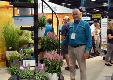 Karl Batschke with Darwin Perennials, showing two new Skyward Veronicas in blue and pink. Since they are good in repete blooming and have a lot of flowers, there will be more colors coming.