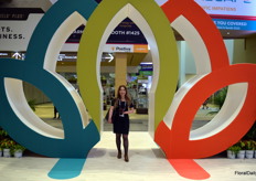 Elvira Oosterbaan with MMJDaily running around with her camera