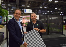 Modiform's always smiling Kees Beek in the booth of A-Roo, showing de new 40x60 vegetable propagation tray to Bill Starkey with A-Roo