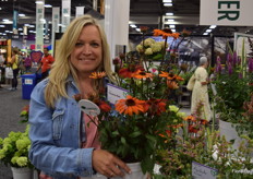 Joey Wiseman with ThinkPlants showing an Echinacea Panama Red: A new perennial release from Danziger, and the first Echinacea to be propagated from a vegetative cutting.