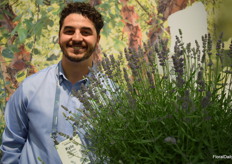 Kyle Carboni with McHutchison holding La Diva Vintage Violet by Dummen Orange