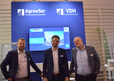 Henk van Tuijl, Bernardus van der Heide and Johan van Tuijl with Agrowser.